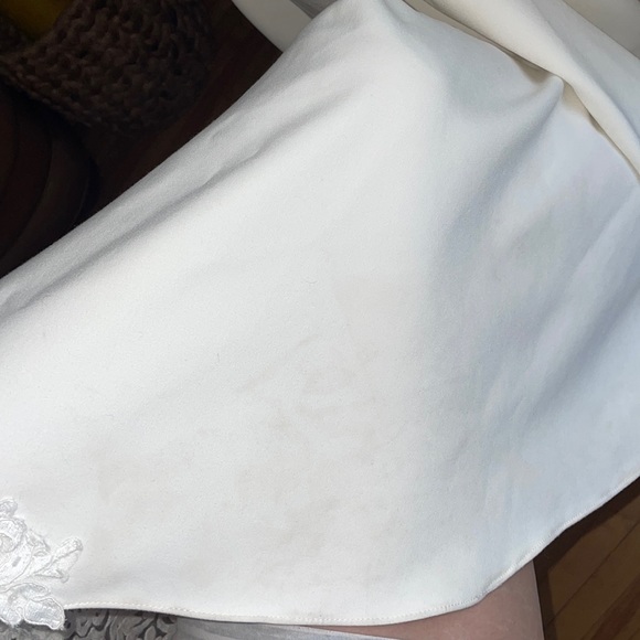 Essence Of Australia Wedding Dress - Picture 13 of 17